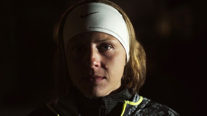 Юлия Степанова тренируется ночью