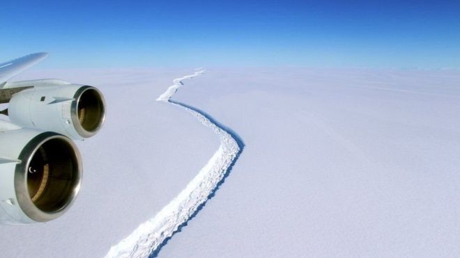 Фотографії NASA дають уявлення про масштаби майбутнього айсберга