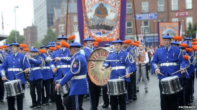 Оркестр на параде в Белфасте