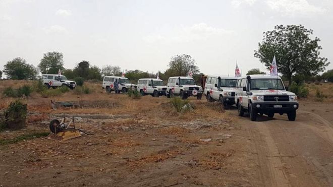Предполагается, что конвой МККК в Африке перевозит девушек на военную базу