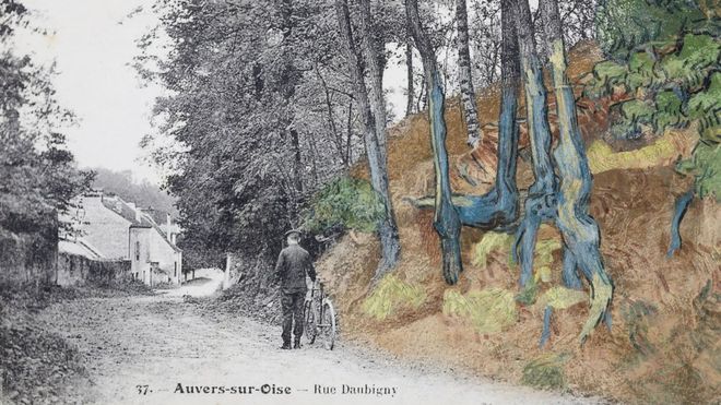 Tarjeta postal 'rue Daubigny, Auvers-sur-Oise' sobrepuesta con la pintura 'Tree Roots' (1890) de Van Gogh,