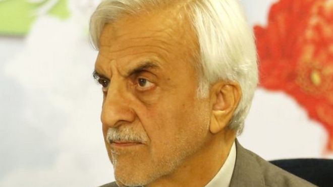 Мостафа Хашимитаба регистрирует свою кандидатуру на президентских выборах в министерстве внутренних дел в Тегеране (13 апреля 2017 года)