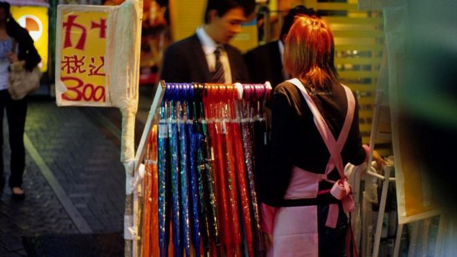 Пластиковые зонтики дешевы в Токио - потеряв такой, никто не будет переживать