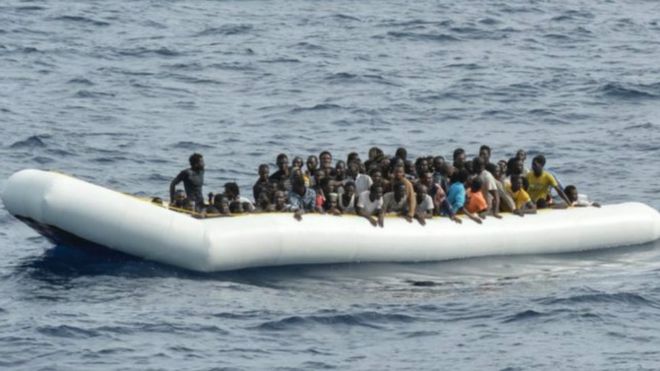 Il y a environ cent femmes et une vingtaine d'enfants parmi les migrants.