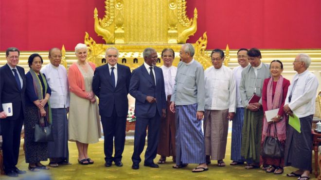 Former UN secretary general Kofi Annan (6th L) and members of the Rakhine Commission talk to Myanmar"s President Htin Kyaw (6th R) during their meeting in Naypyidaw on December 5, 2016,