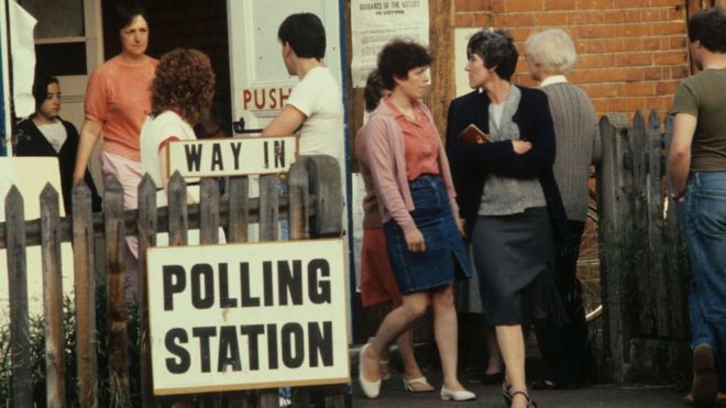 Женщины на избирательном участке в 1983 году