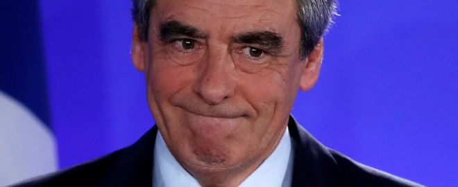 Франсуа Фийон, член политической партии республиканцев и кандидат в президенты Франции от французского правоцентристского голосования 2017 года, говорит, что потерпел поражение в первом туре выборов 23 апреля 2017 года