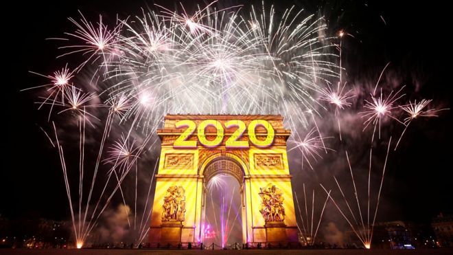 法國巴黎凱旋門賀年煙花迎接2020年（1/1/2020）