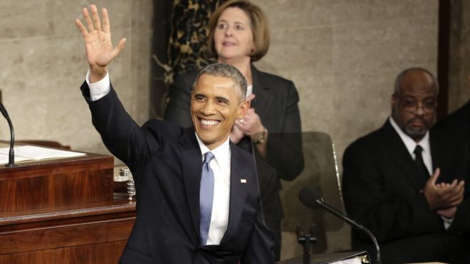 Президент США Барак Обама машет рукой в ??начале своего выступления в Состоянии Союза на совместном заседании Конгресса США на Капитолийском холме в Вашингтоне 20 января 2015 года. File photo