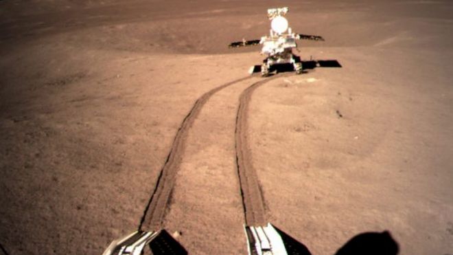 หุ่นยนต์ตระเวนสำรวจดวงจันทร์ด้านไกล "อี้ทู่-2" หรือ "กระต่ายหยก" ของจีน