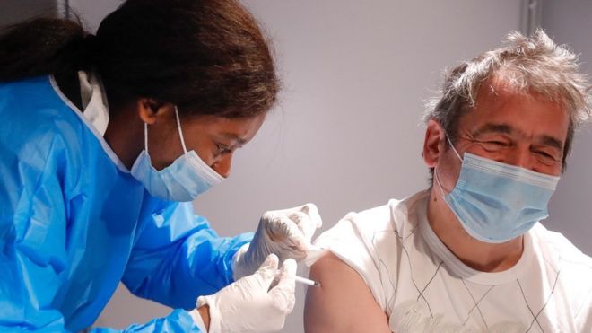 Man getting vaccine in Brussels