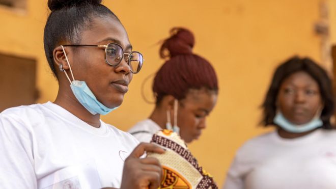 Crampes menstruelles : pourquoi elles ne sont pas normales, selon les  experts - BBC News Afrique