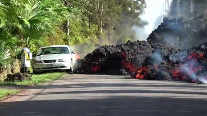 La lava destruyó docenas de casas y automóviles desde que el volcán Kilaeua, en Hawái, entró en erupción el 3 de mayo.