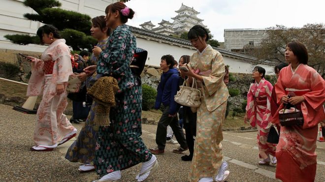 日本女性穿和服