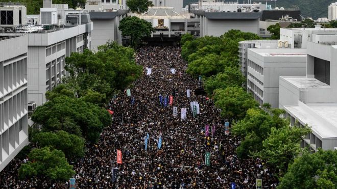 Студенты участвуют в митинге бойкота школ в Китайском университете Гонконга 2 сентября 2019 года в знак протеста против запланированного закона об экстрадиции, который с тех пор превратился в более широкий призыв к демократическим правам в полуавтономном городе
