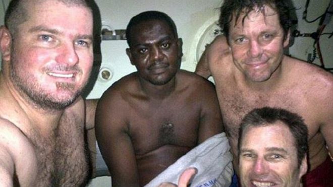 Harrison Okene tras ser rescatado en mayo de 2013.