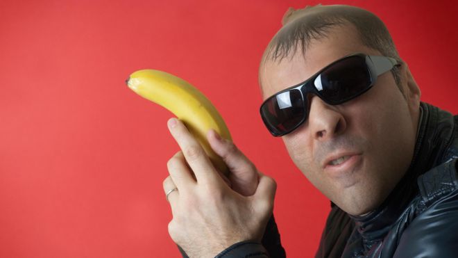 Ladrón con plátano en mano
