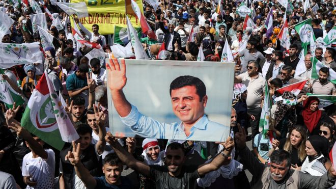 تصویر دمیرتاش در یک تجمع سیاسی