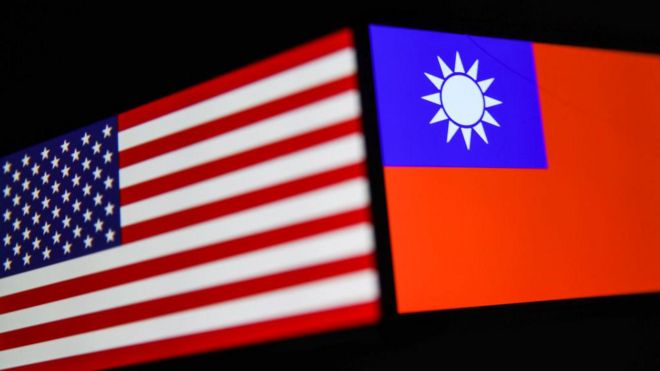 Cờ Mỹ và cờ Đài Loan