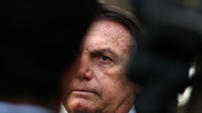 Bolsonaro fez jogada de xadrez 4D ou puxou revólver sem munição