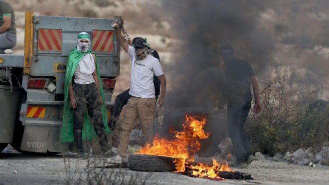 Militantes palestinos chocan con fuerzas israelíes.