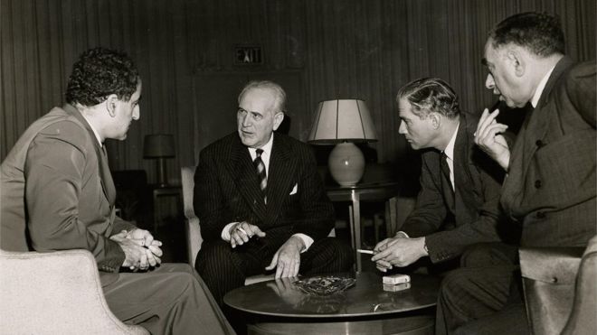 Oswaldo Aranha eu reunião com autoridades internacionais na ONU, em 1947