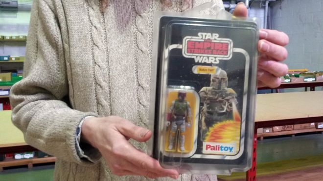 Star Wars toy shop display sold for £15,600 at auction - BBC News