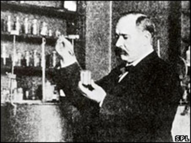 Сванте Аррениус в своей лаборатории