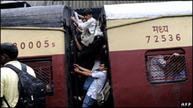 Пригородный поезд в Мумбаи
