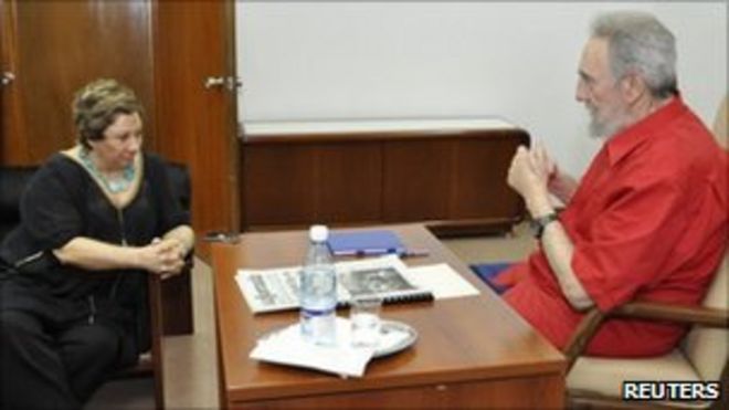 Фидель Кастро беседует с мексиканской журналисткой Кармен Лира, 30 августа 2010 года