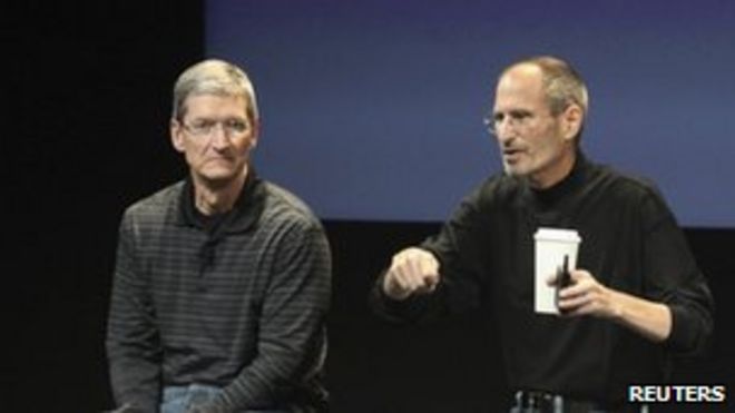 Генеральный директор Apple Тим Кук и генеральный директор Стив Джобс