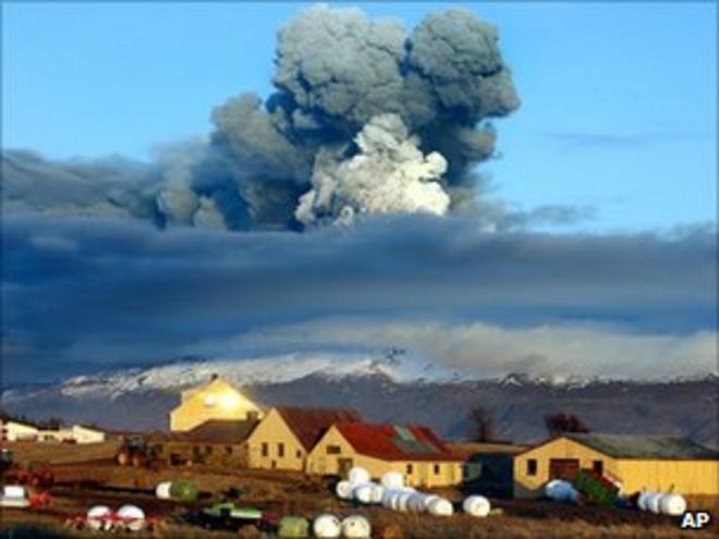 Вулкан на юге Исландии (AP)