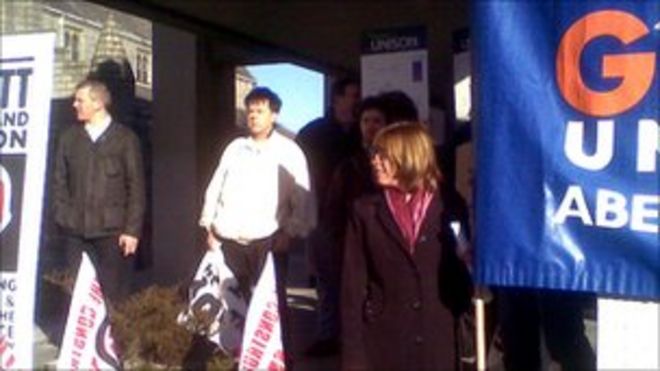 Протест в Городском совете Абердина