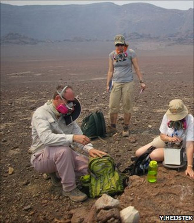 Команда Earthwatch за работой в кратере Масая, Никарагуа (изображение: Йока Хейстек)
