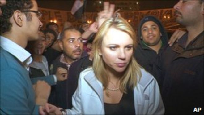 Лара Логан на площади Тахрир до того, как на нее напали