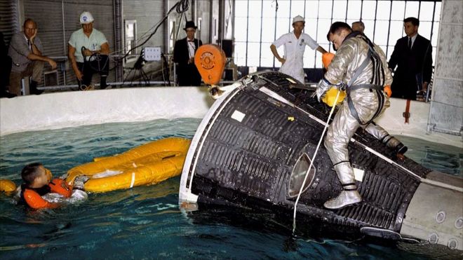 1965 ஆம் ஆண்டு டெக்ஸாஸிலுள்ள எல்லிங்டன் விமான தளத்தில் பயிற்சி