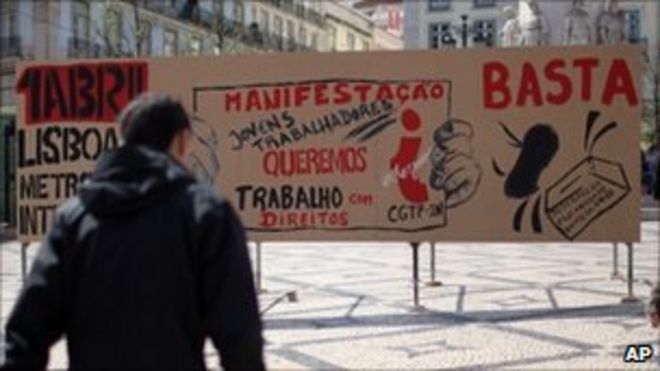 Рекламный щит в Лиссабоне, призывающий к защите прав трудящихся