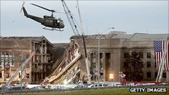 Часть внешней стены Пентагона рухнула после того, как в нее врезался Рейс 77