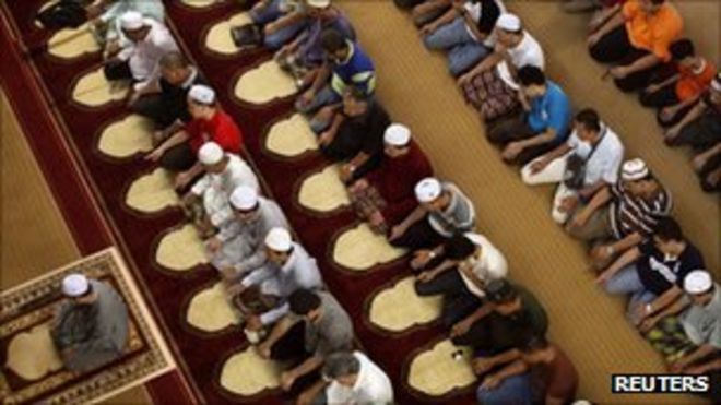 Молитвы в мечети