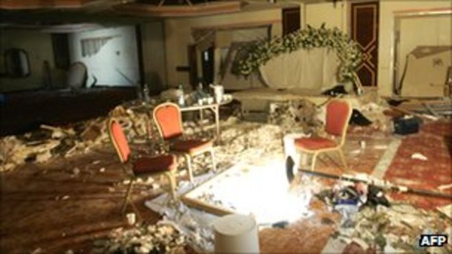 Разрушение внутри отеля Amman Radisson после взрывов 2005 года