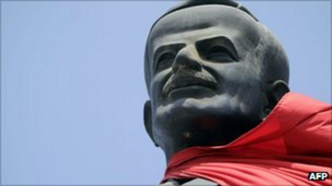 Статуя Хафеза Асада