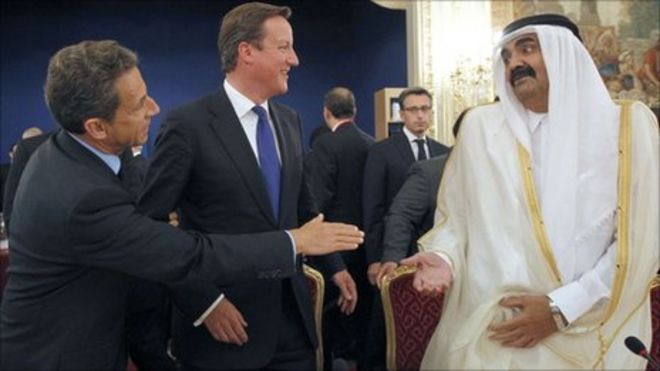 Премьер-министр Великобритании Дэвид Кэмерон, президент Франции Николя Саркози и шейх Катара Хамад бен Халифа аль Тани в 1 субботу