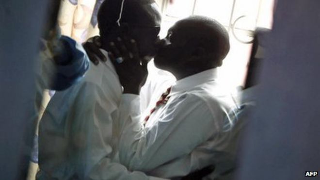 Поцелуи геев в Найроби (20 июня 2006 г.)