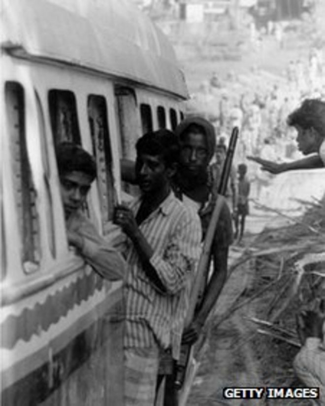 Борцы за независимость Мукти Бахини на пути к линии фронта в Восточном Пакистане во время конфликта 1971 года