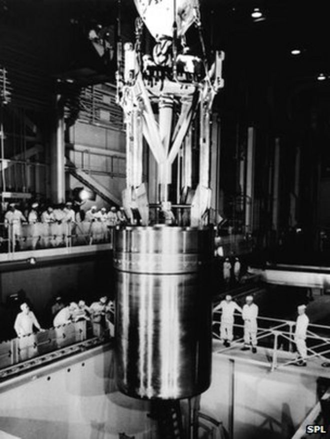 Установка реактора на АЭС «Шиппингпорт», 1957 год
