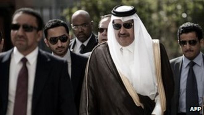 Катарский премьер-министр шейх Хамад бен Джассим аль-Тани прибывает в Каир на заседание Лиги арабских государств (10 марта 2012 года)