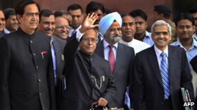 Министр финансов Индии Пранаб Мукерджи прибыл, чтобы представить бюджет
