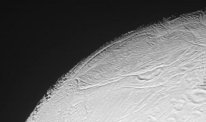 Энцелад (НАСА / JPL / SSI)