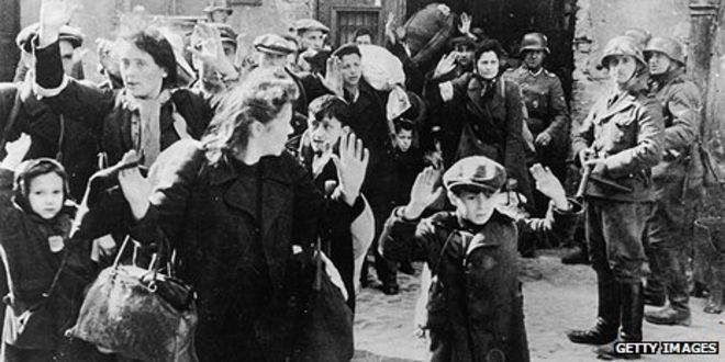 Гражданские лица окружены немецкими войсками