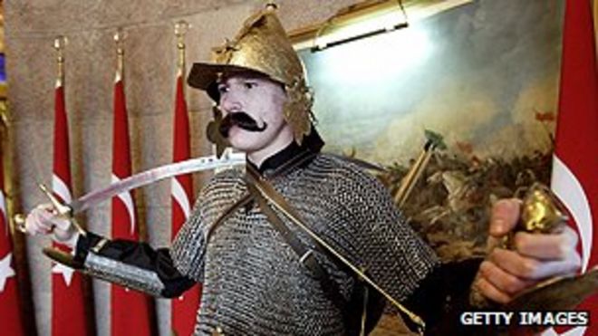 Актер, одетый как османский солдат